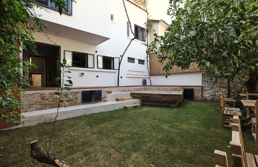 Flaneur Hostel-1