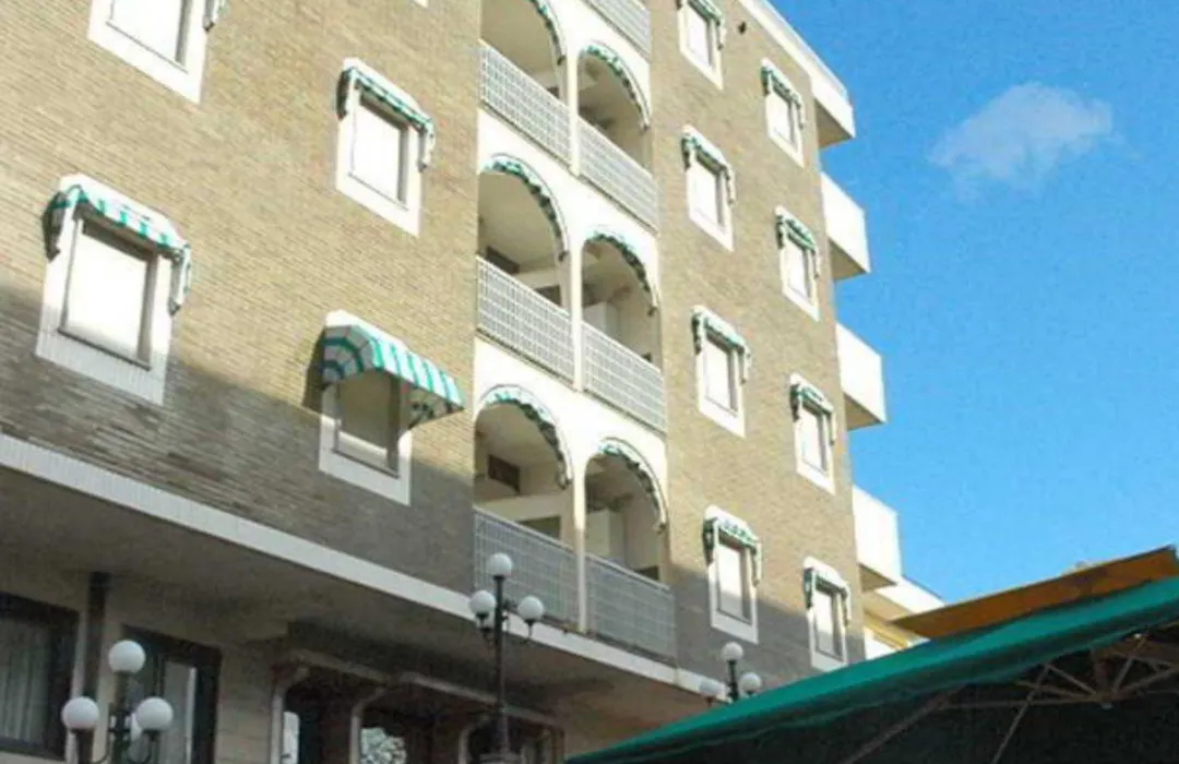 Hotel President-1