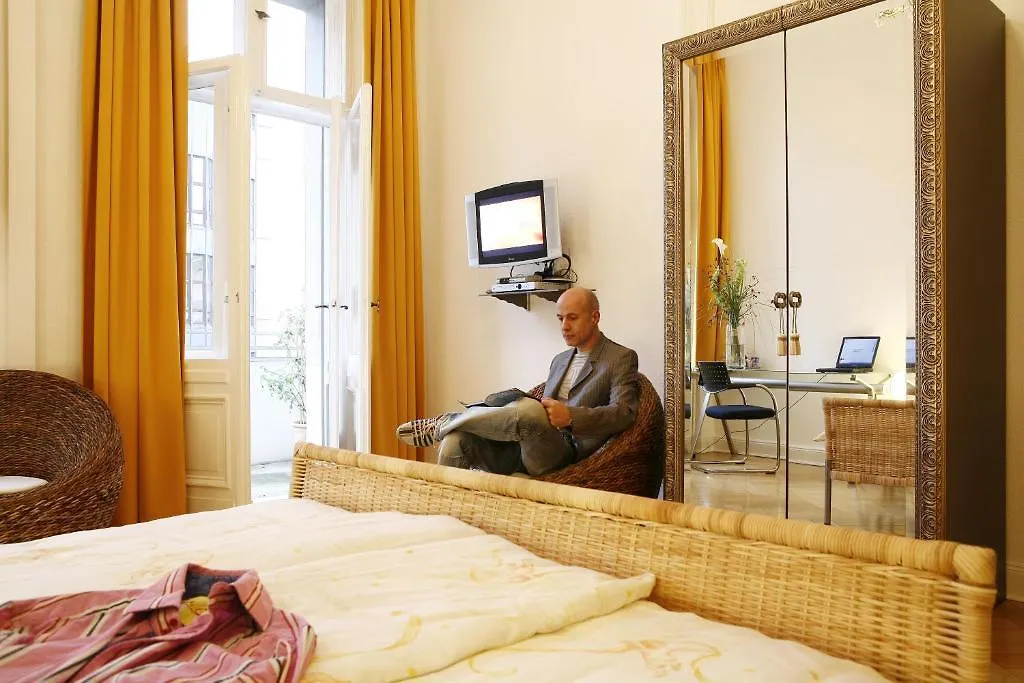 Stars Guesthouse Berlin-1