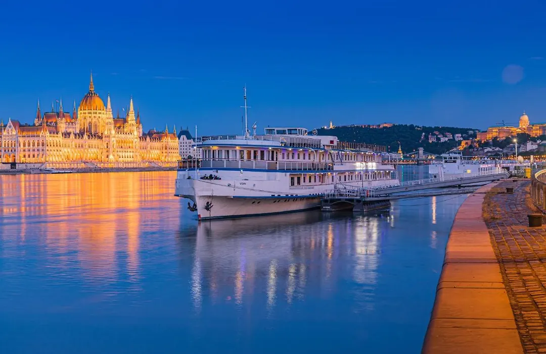 Grand Jules - Boat Hotel-1