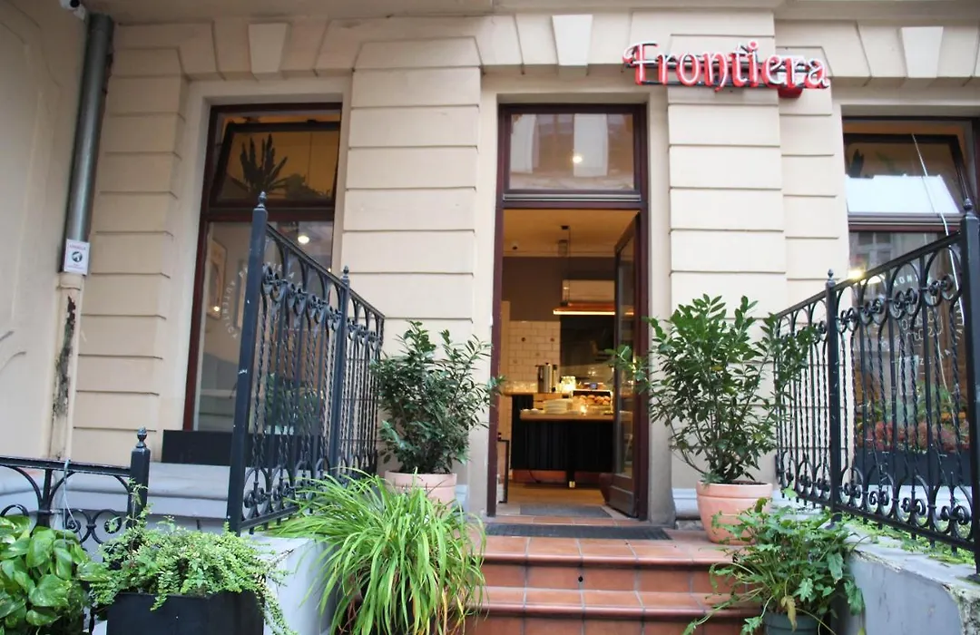 Blooms Inn - City Center Poznan By Friendly Apartments-1