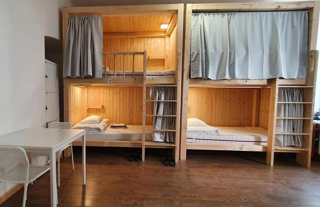 7Brunnen Hostel Beds & Rooms-1