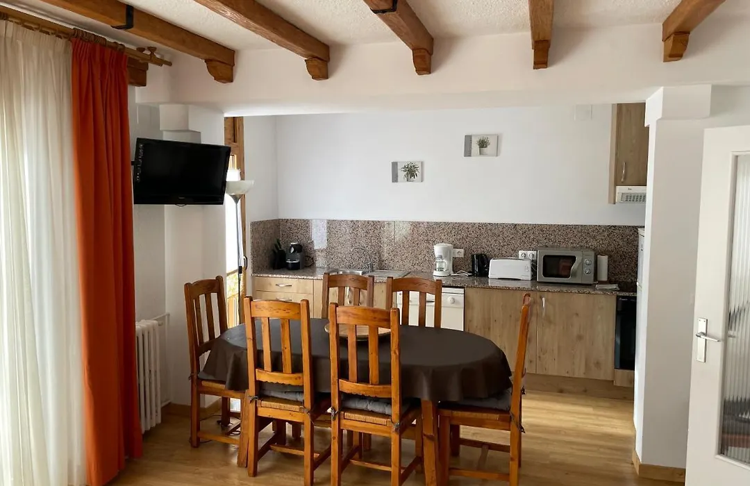 Apartaments Casa Vella Popaire-1