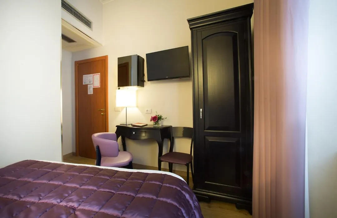 Hotel Montreal-1