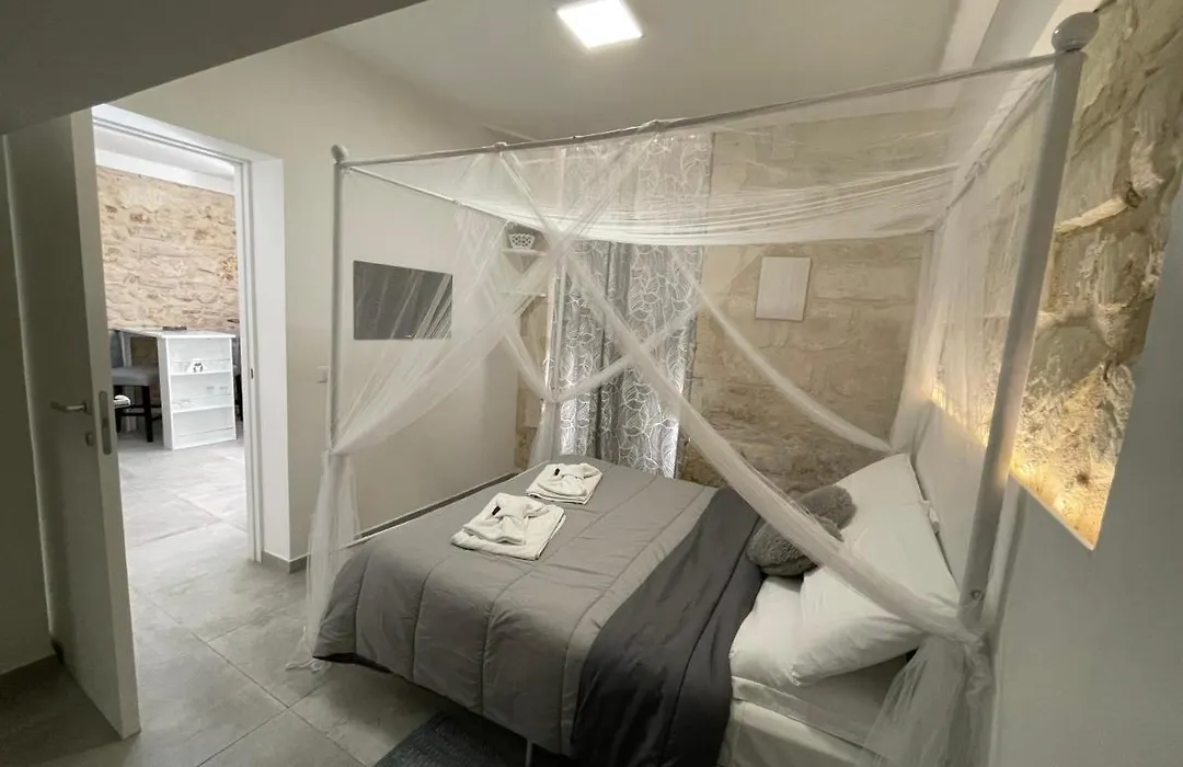 Siricyaus Luxury Room-1