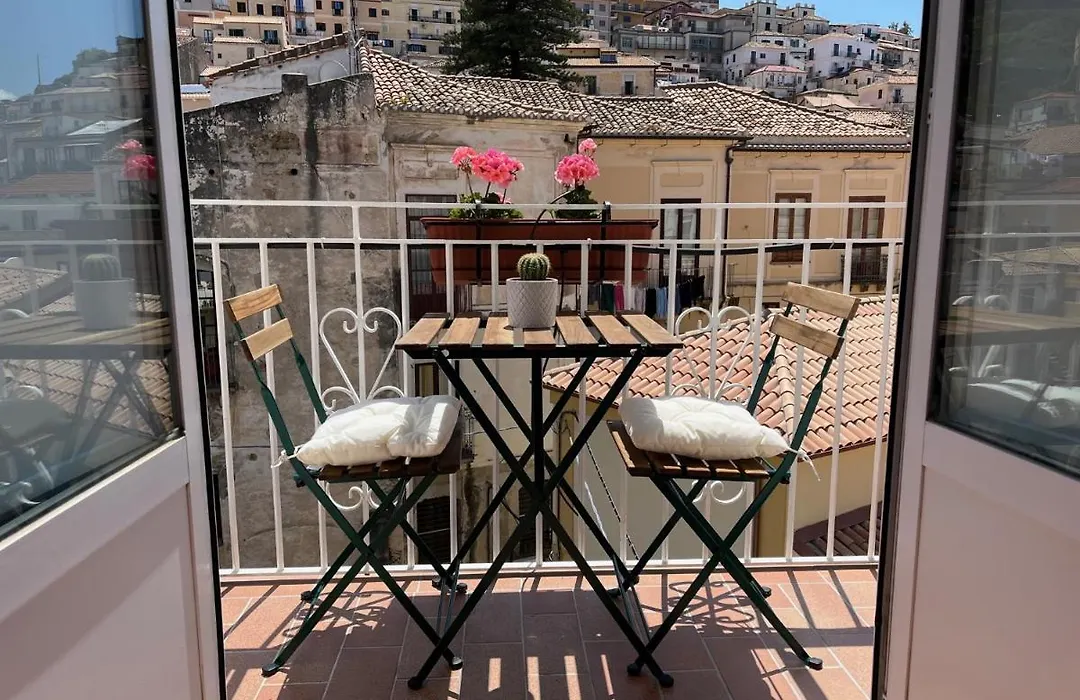 Pizzo Central House-1