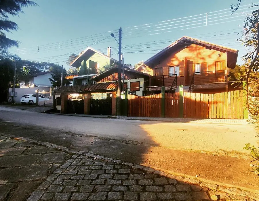 chales e aptos Carvalhos em monte verde-1
