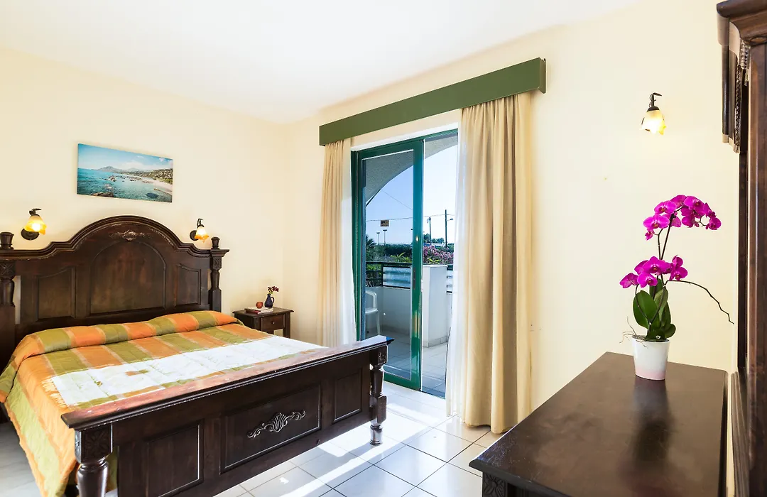 Trefon Hotel Apartments And Family Suites-1