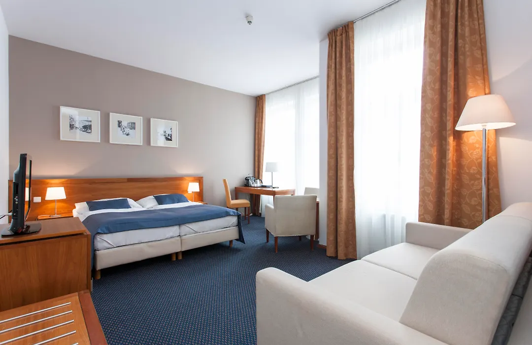 Hotel Carol-1