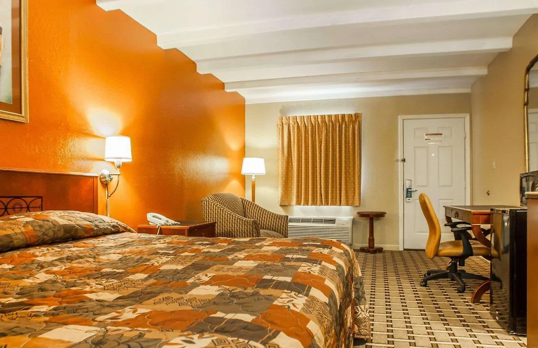Rodeway Inn Nashville Airport-1