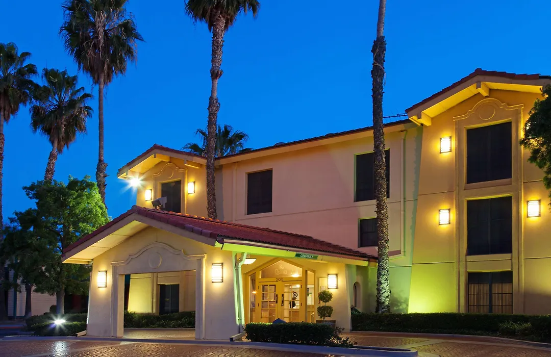 La Quinta Inn & Suites By Wyndham San Bernardino-1