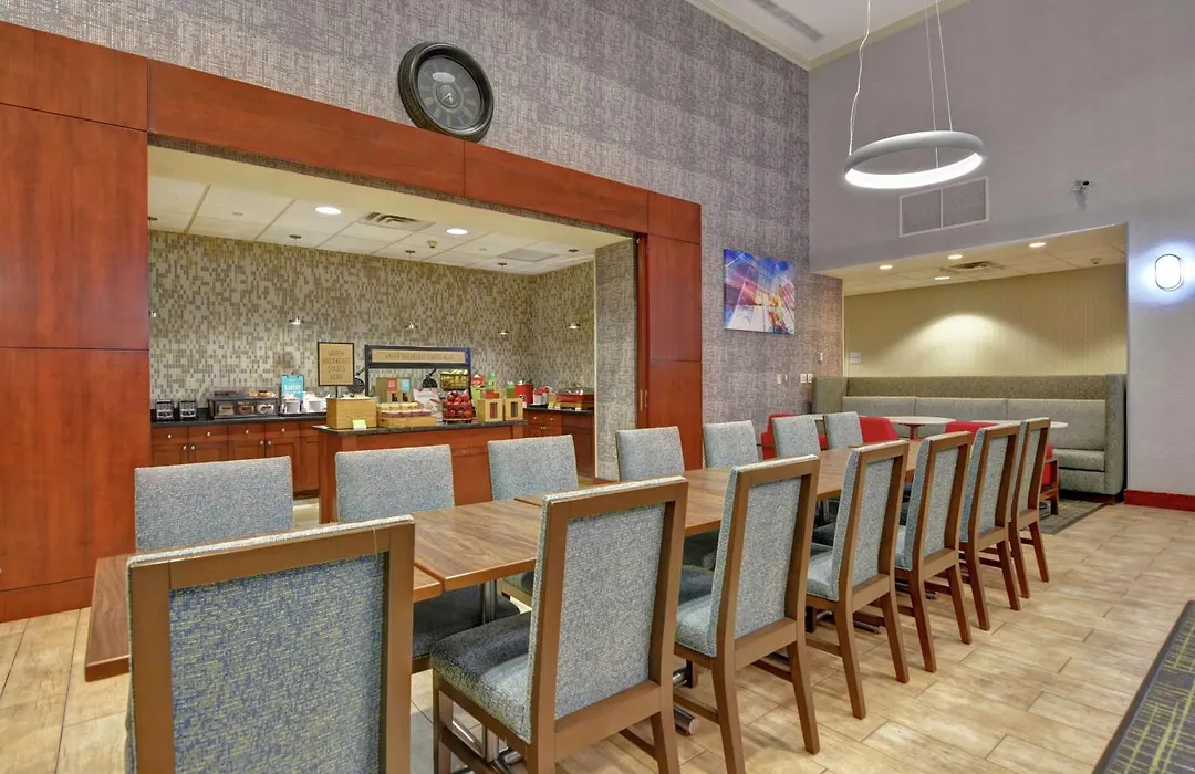 Hampton Inn & Suites Newark-Harrison-Riverwalk-1