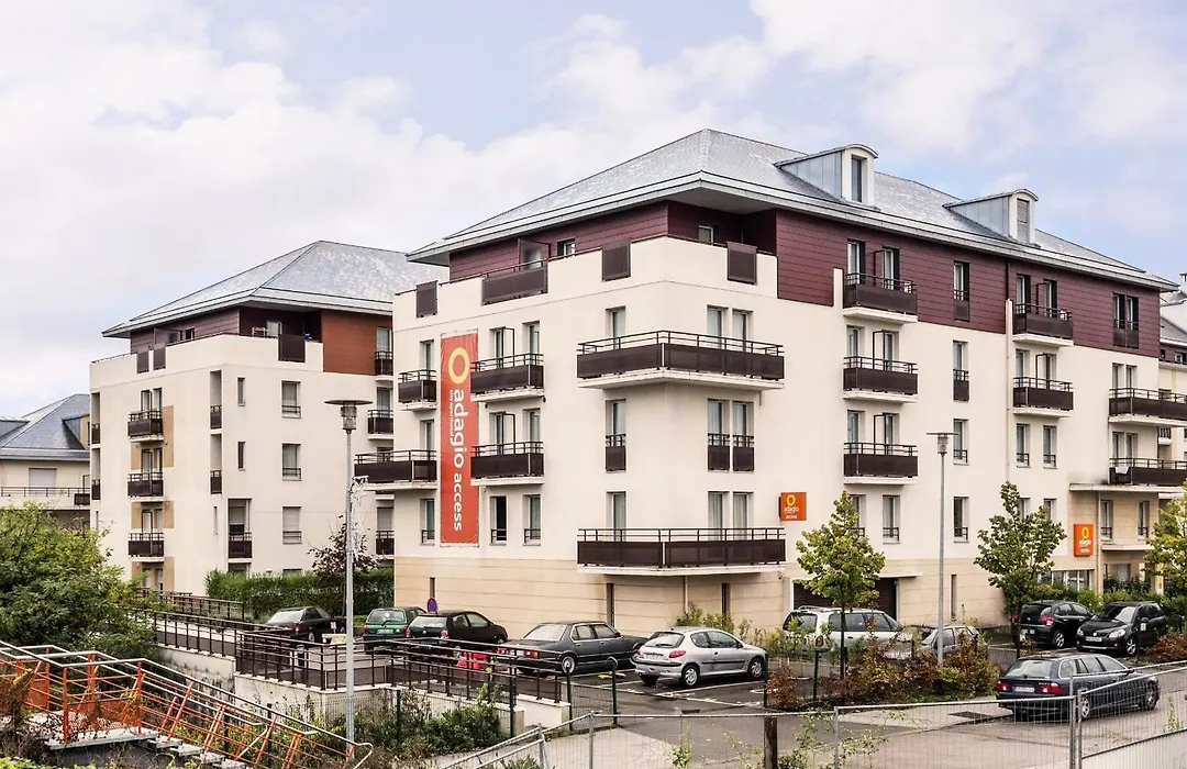 Aparthotel Adagio Access Carrières Sous Poissy-1