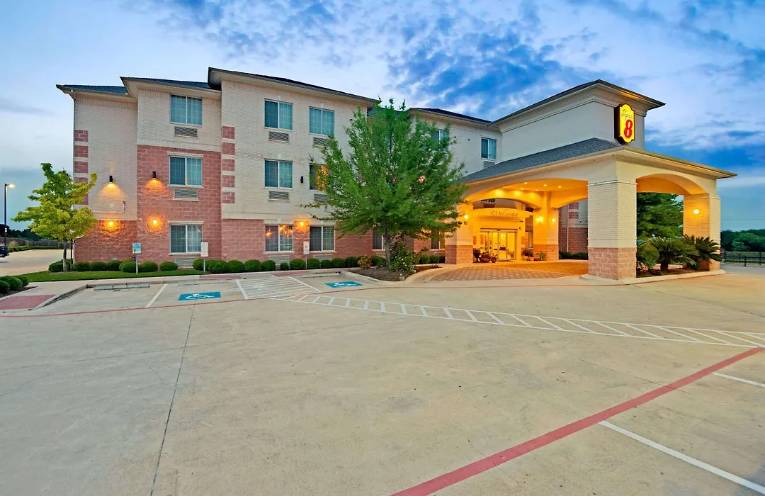 Super 8 By Wyndham Austin/Airport North-1