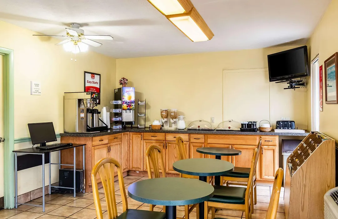 Econo Lodge East Staunton-1