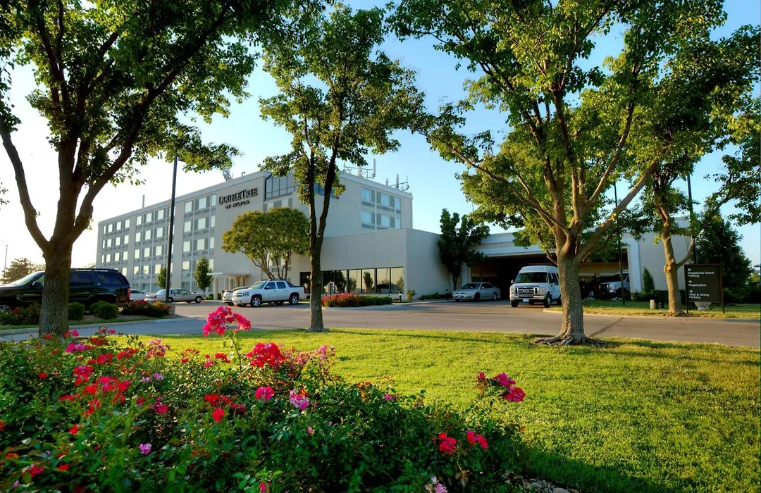 Doubletree By Hilton Wichita Airport-1