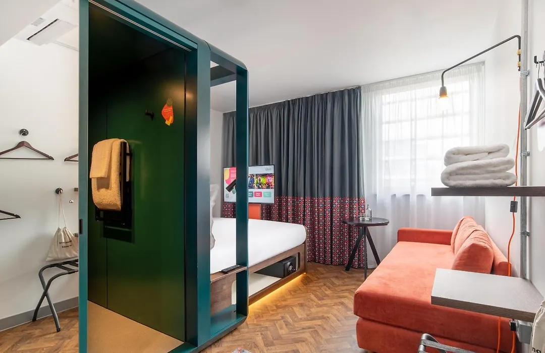 YOTEL Manchester Deansgate-1