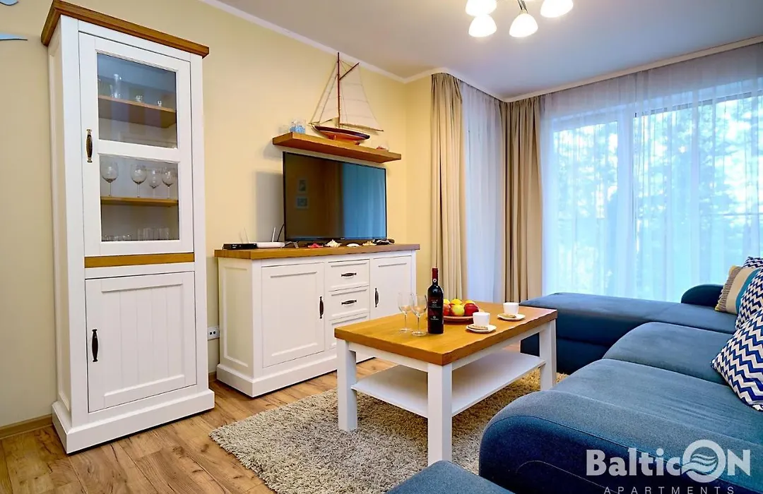 Apartamenty BalticON Polanki - Sauna, Fitness inclusive - Basen latem, Pool im Sommer-1
