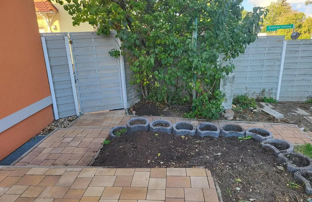 Modernes behagliches Haus mit Kamin, Terrasse und Garten-1