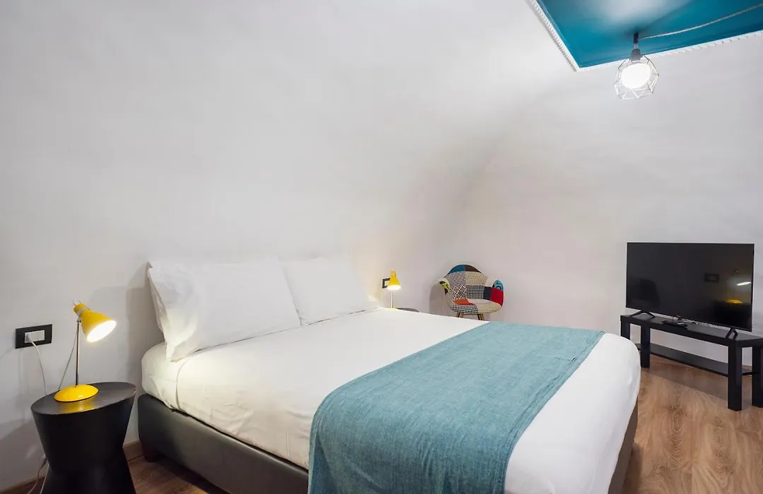 Tredici Boutique Rooms-1