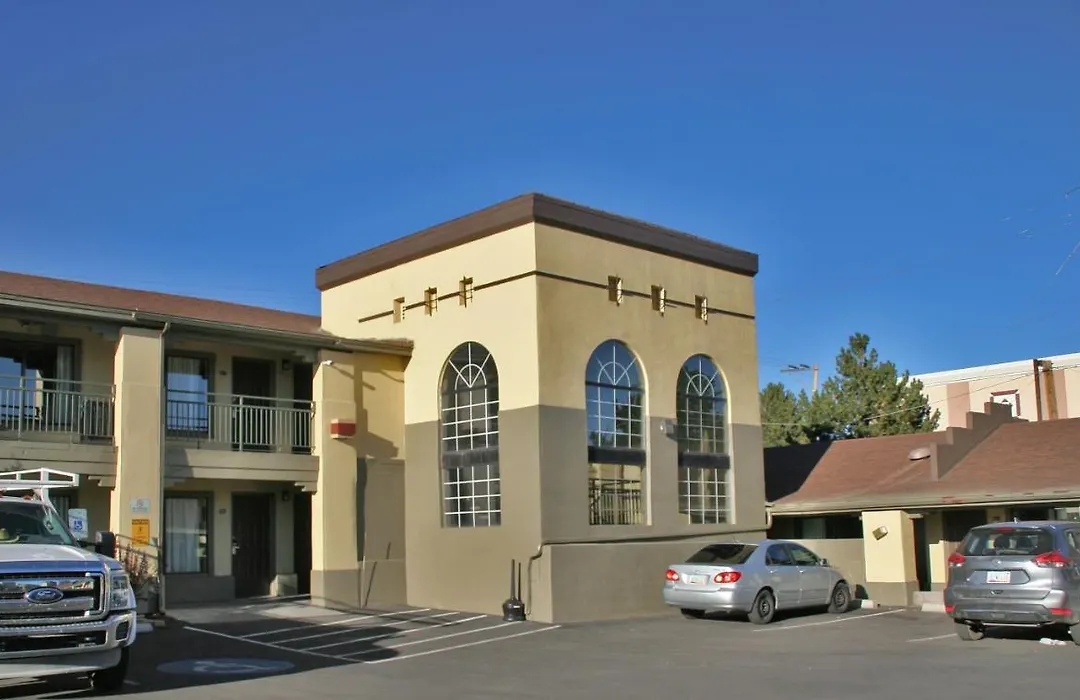 Super 8 By Wyndham Nau/Downtown Conference Center-1