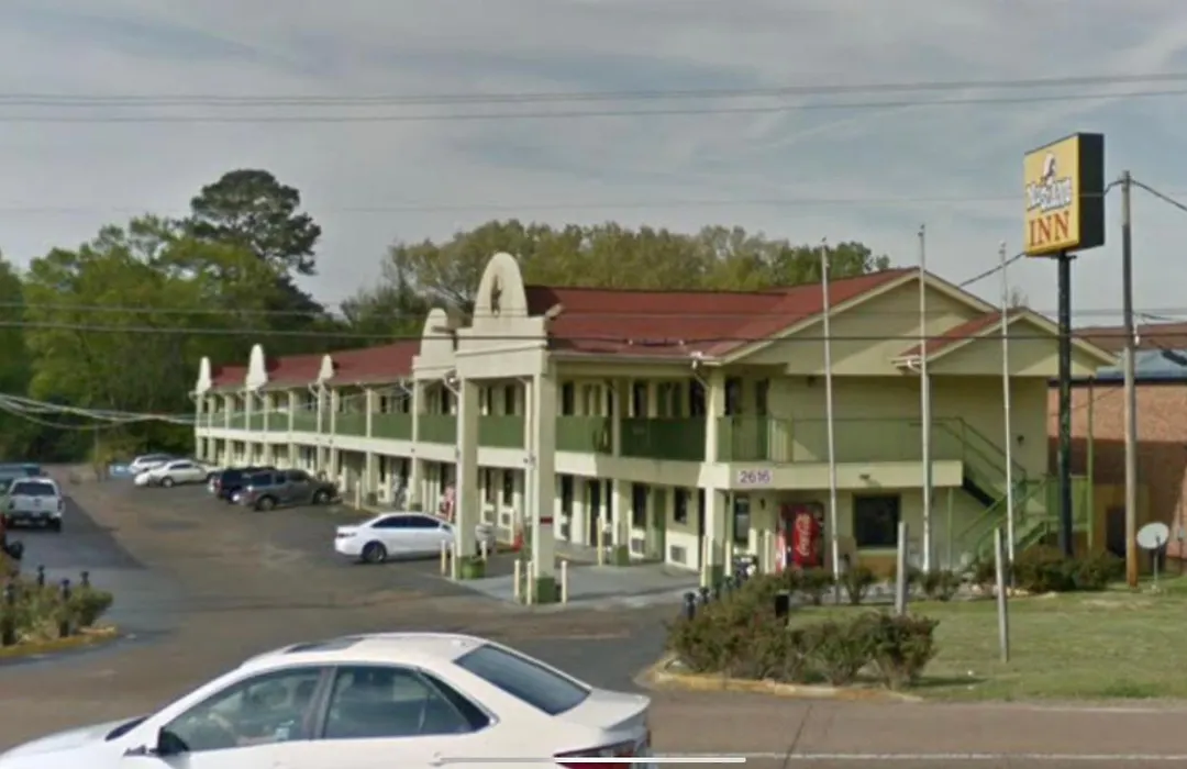 Mustang Inn-1