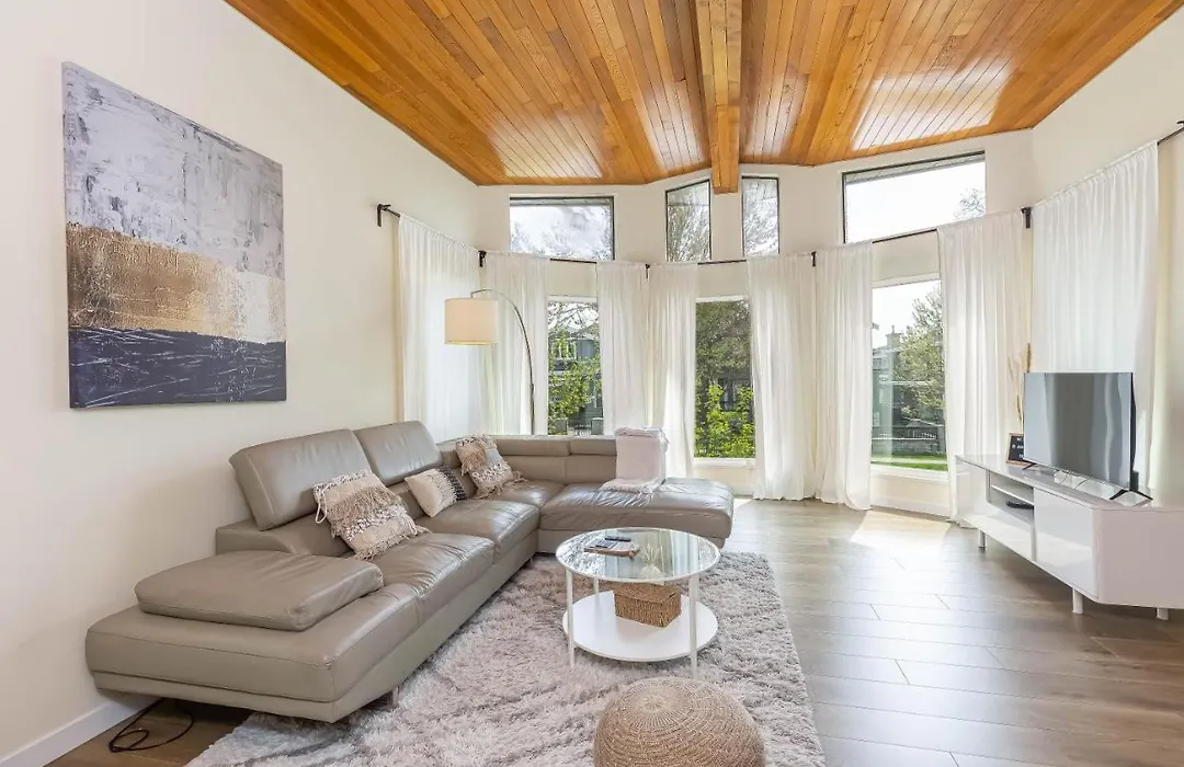 Stunning Contemporary Cozy 4 Bedrooms Home-1