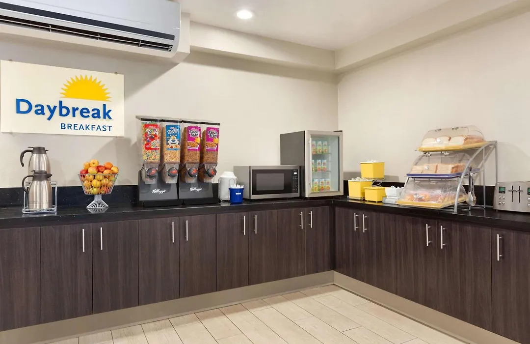 Days Inn & Suites By Wyndham Anaheim At Disneyland Park-1