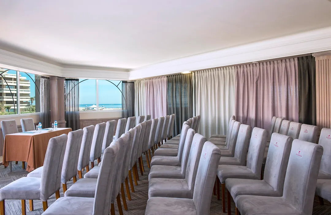 Grand Hotel Les Flamants Roses Thalasso & Spa-1
