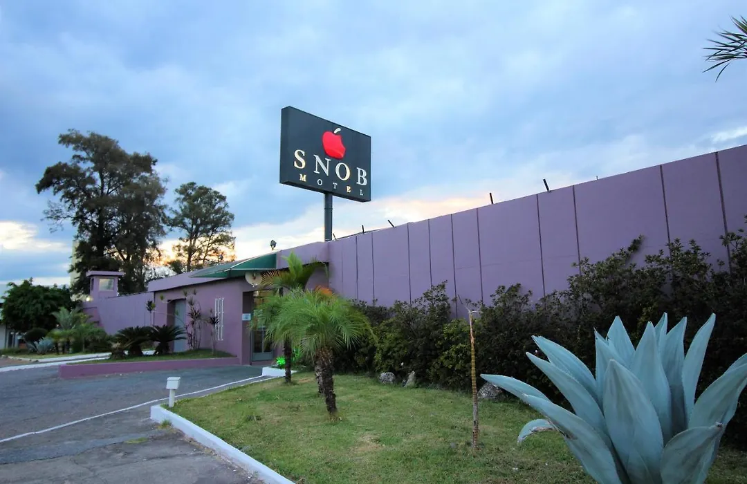 Snob Motel (Adults Only)-1