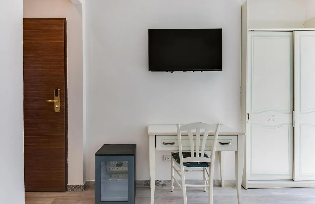 MARITTIMO Riccione - Hotel Clipper FRONTE MARE-1