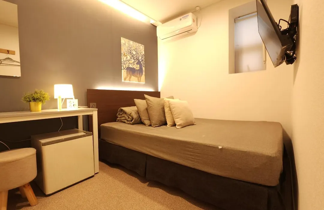 Oyo Hostel Myeongdong 1-1