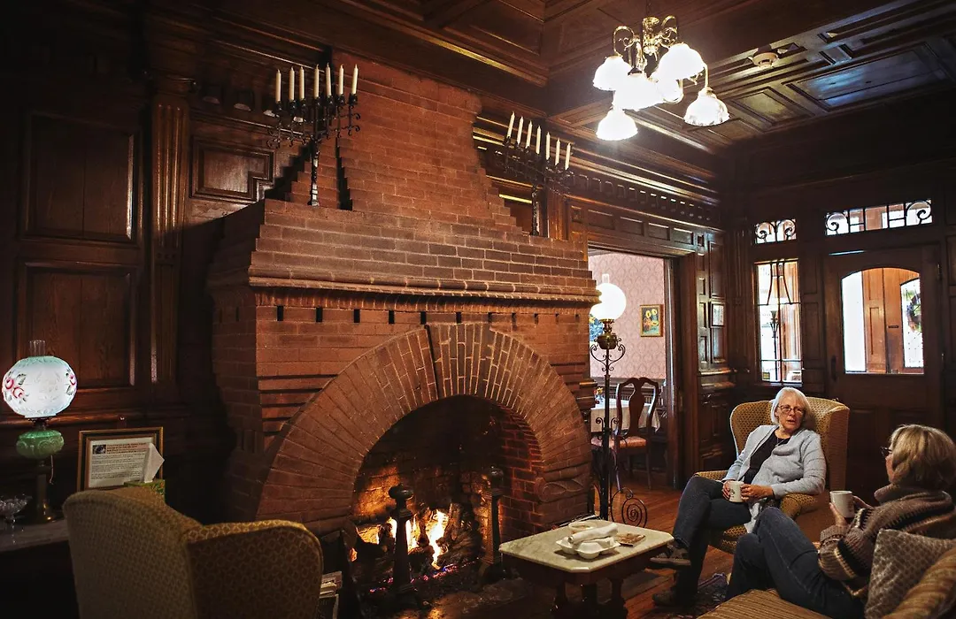 Cedar Crest Inn-1