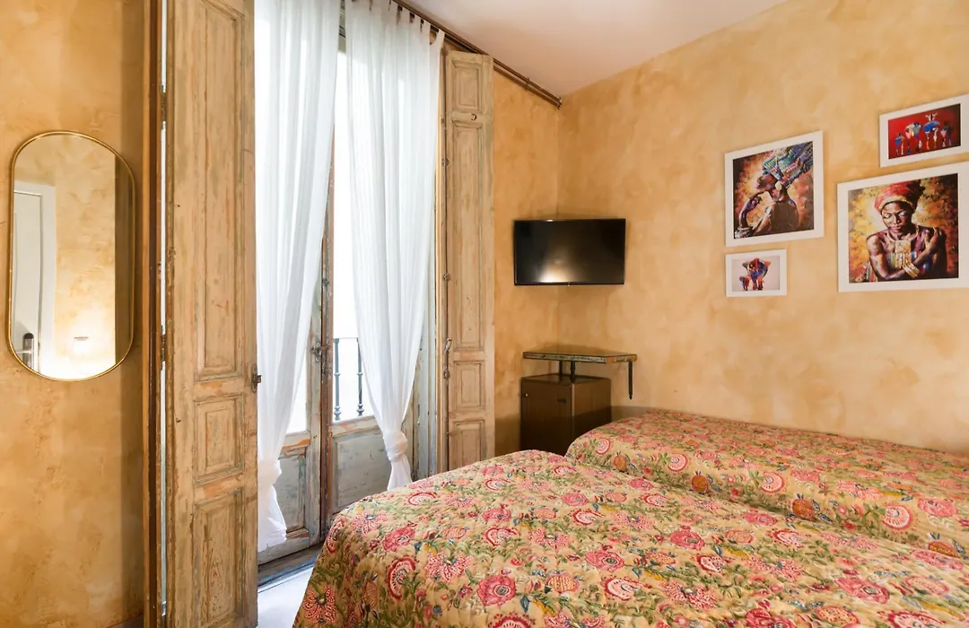 Hostal Artistic B&B-1