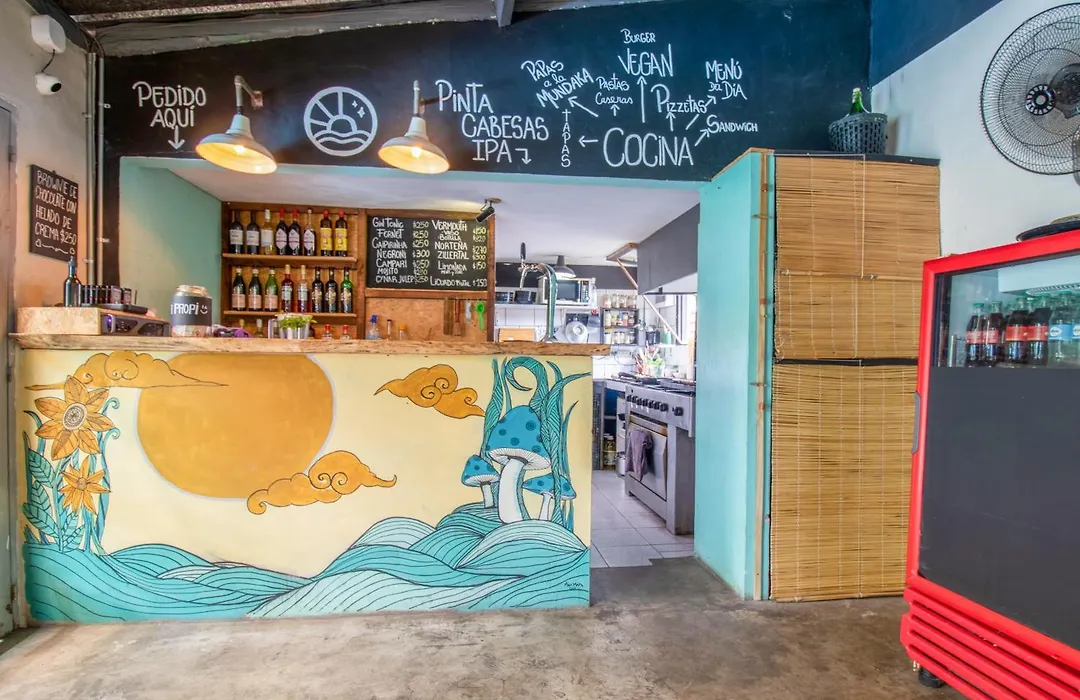Mundaka Hostel Y Bar-1
