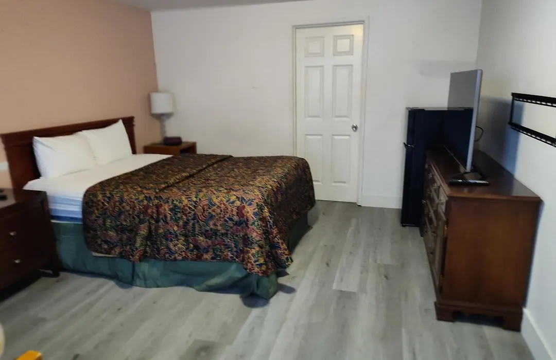 Shamrock Motel-1