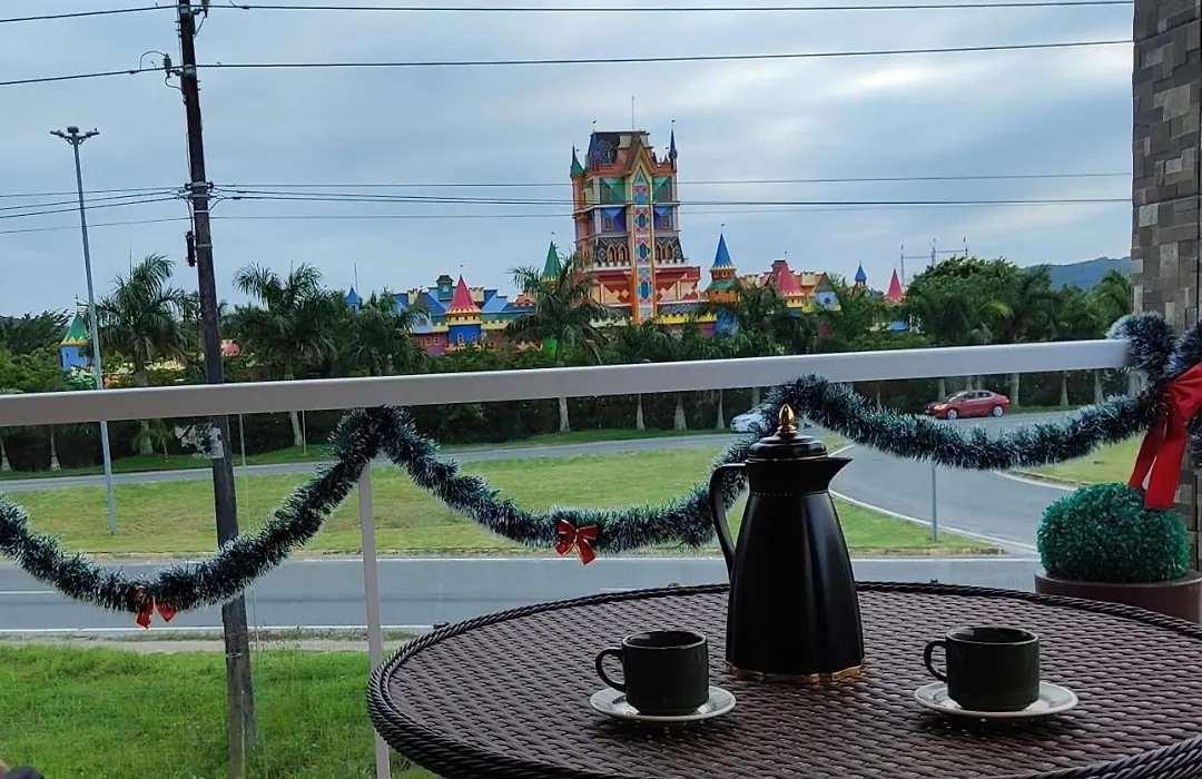 Pousada Queiroz Em Frente Ao Parque Beto Carrero-1