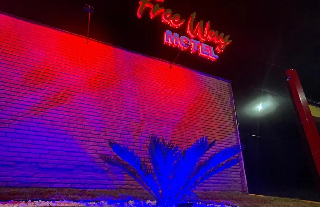 Free Way Motel-1