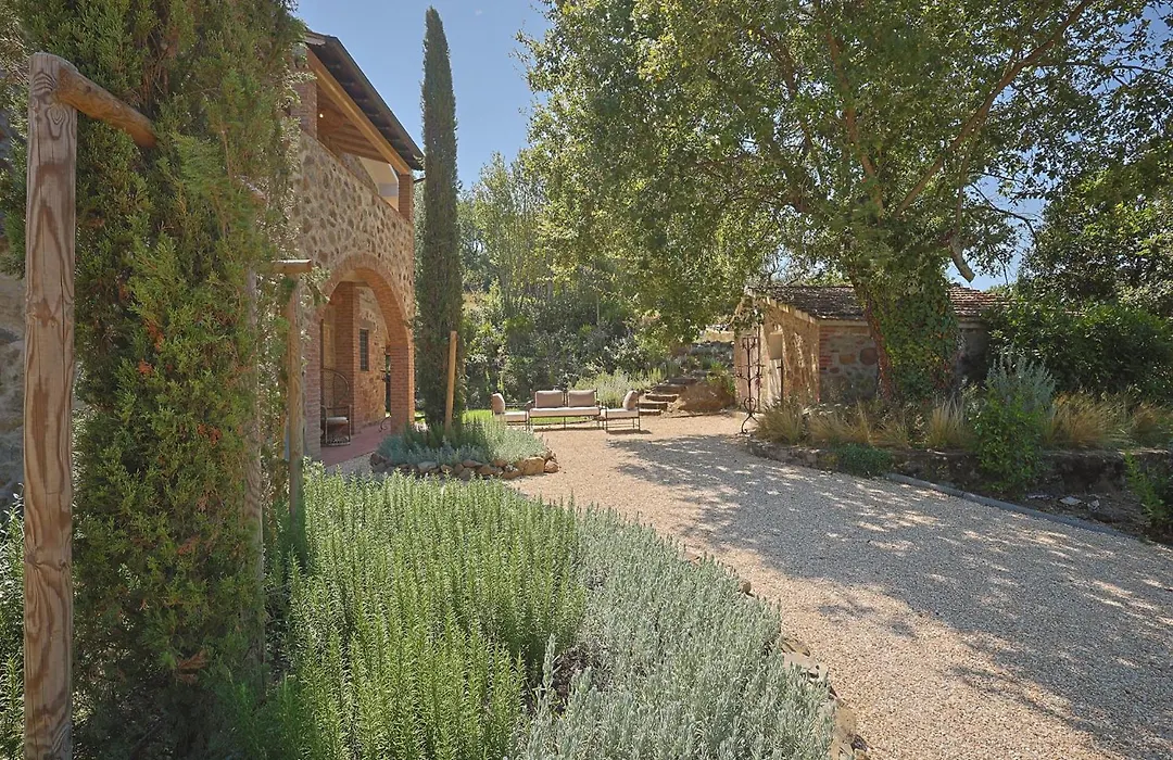 Gio Toscana-1