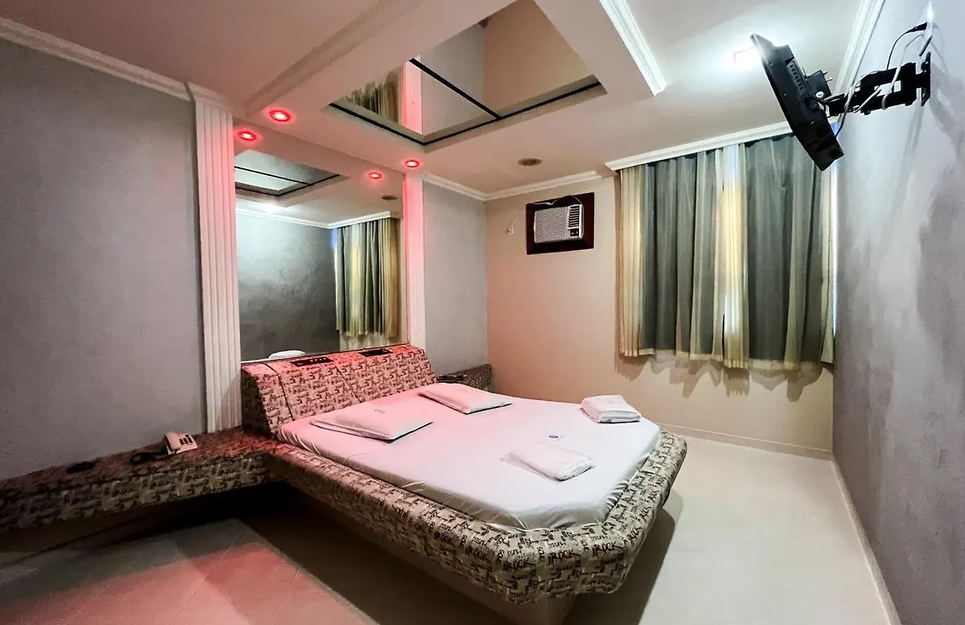 Status Motel-1