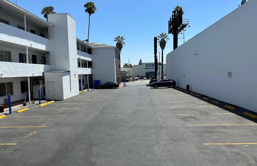 Dusk Hotel Hollywood-1