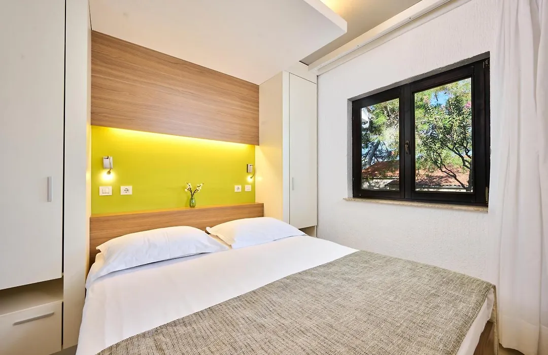 Apartments Galijot Plava Laguna-1