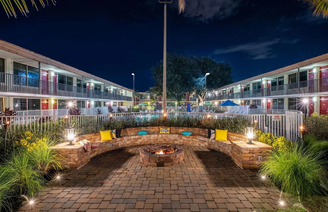 Ramada By Wyndham Kissimmee Gateway - Free Theme Park Shuttle-1