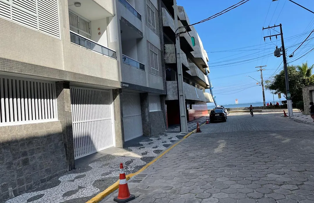 Apartamento Maré Mansa a 30 metros da praia Mansa em Caiobá com Wifi-1