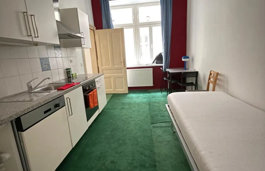City Apartment And Rooms-1