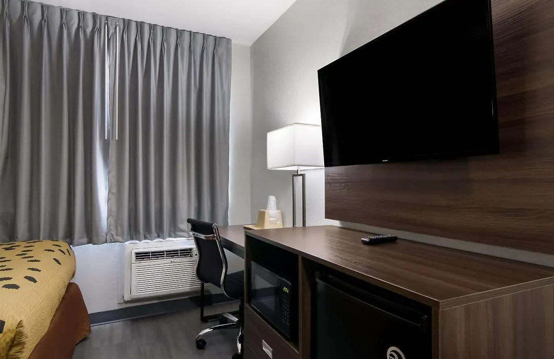 Econo Lodge Portage-1