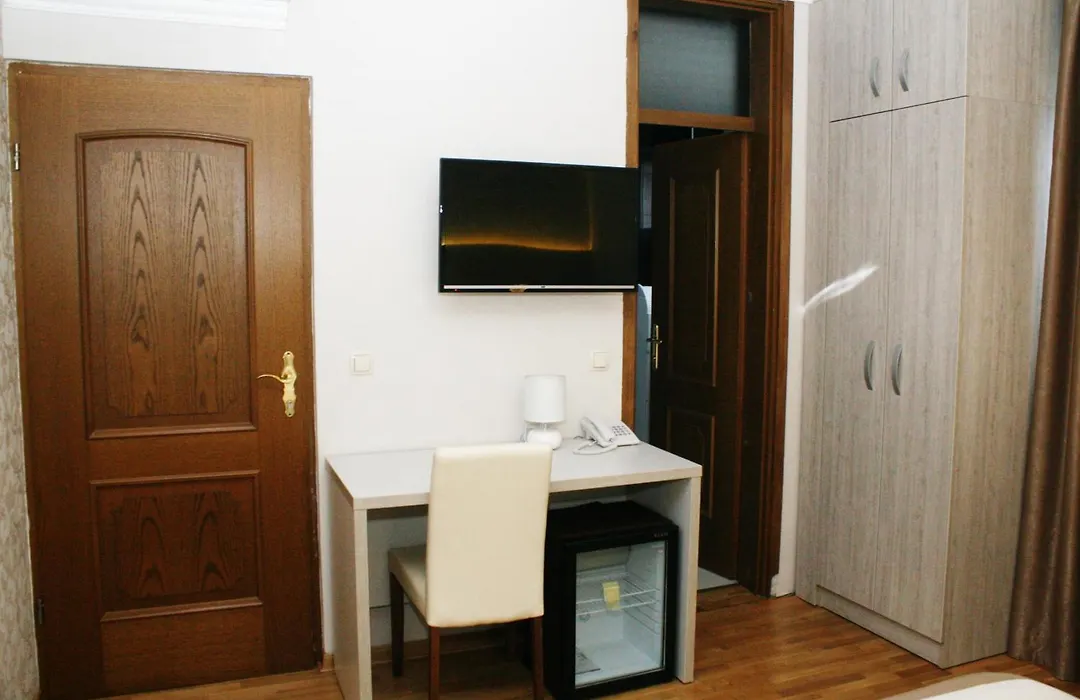 Hotel Elegance-1
