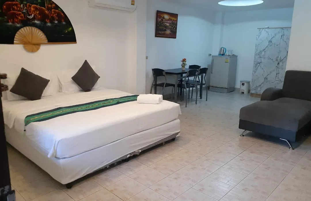 Phratamnak Inn - 100 Meter From Beach-1