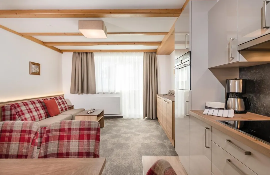 Apartments & Garni Alpenrose-1