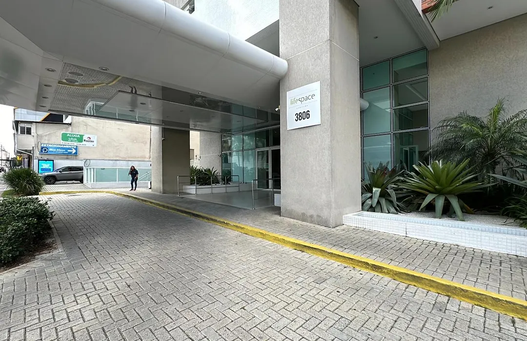 Studio Batel com ótima localização-1